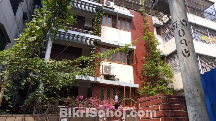 ল্যান্ড শেয়ারিং পদ্ধতিতে ১৩০০ বর্গফুট ফ্ল্যাট